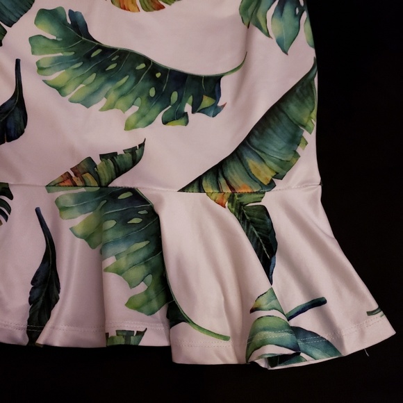 Ruffle  Leaf Dress - Picture 4 of 5